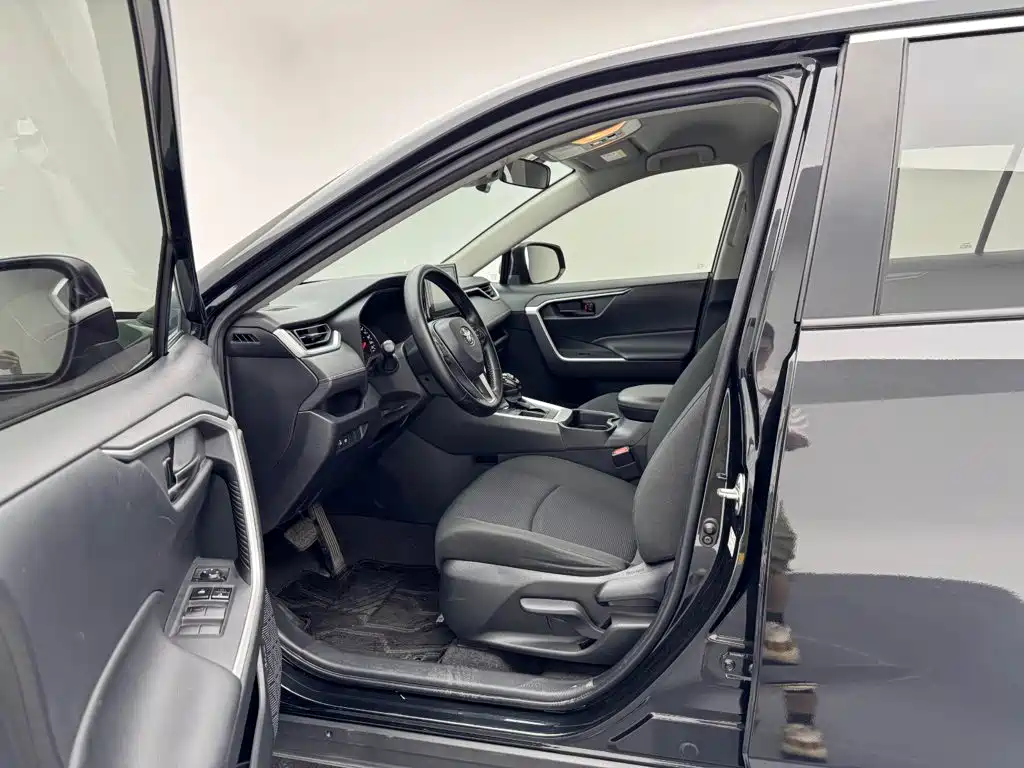 Toyota RAV4 2022 — фото 14