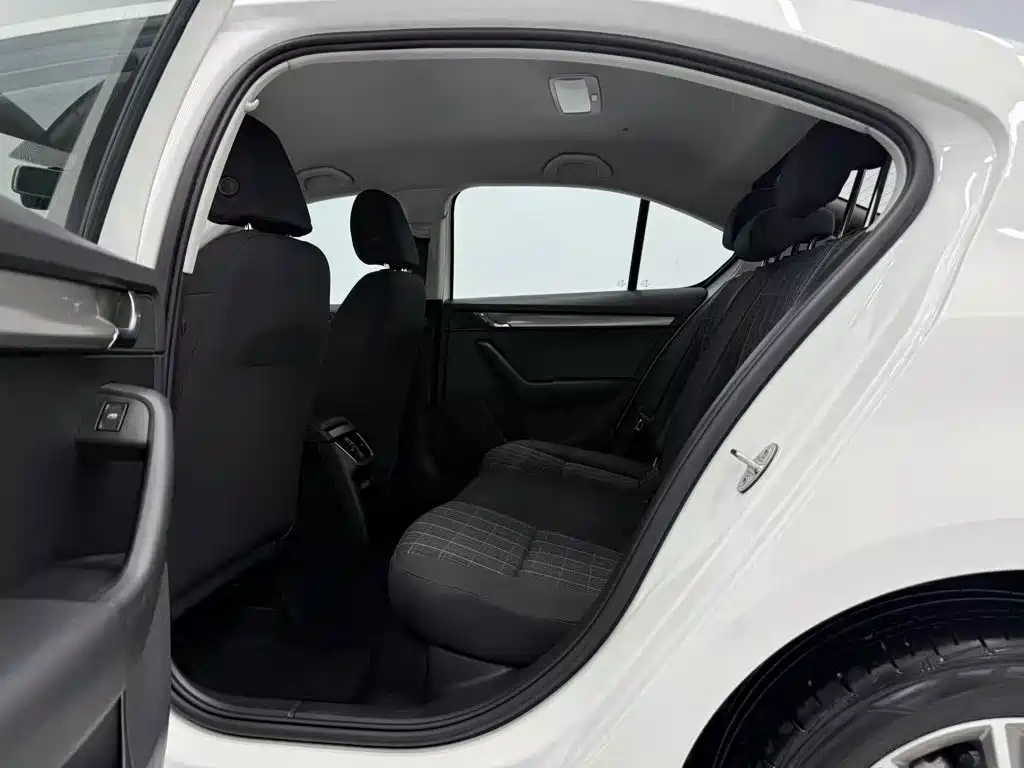 Skoda Octavia 2019 — фото 17