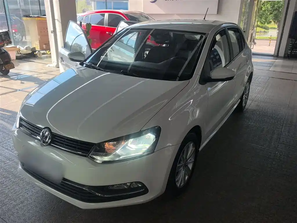 Volkswagen Polo 2015 — фото 1