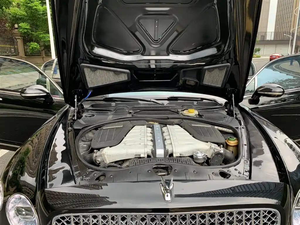 Bentley Flying Spur 2010 — фото 17