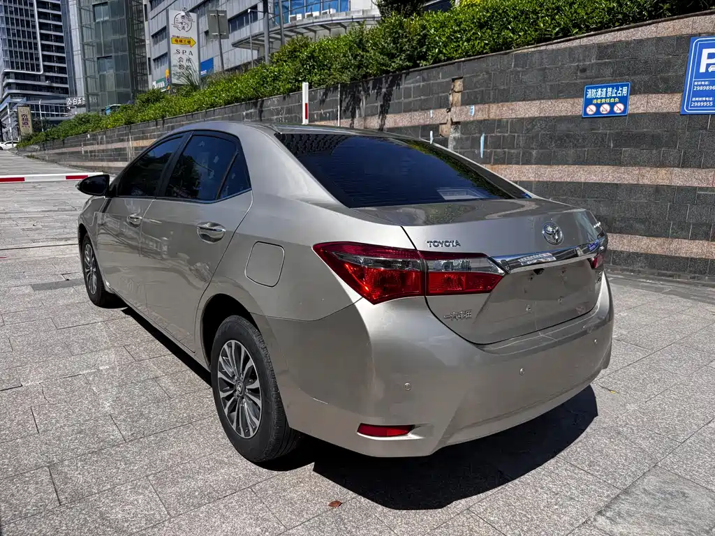 Toyota Corolla 2018 — фото 15