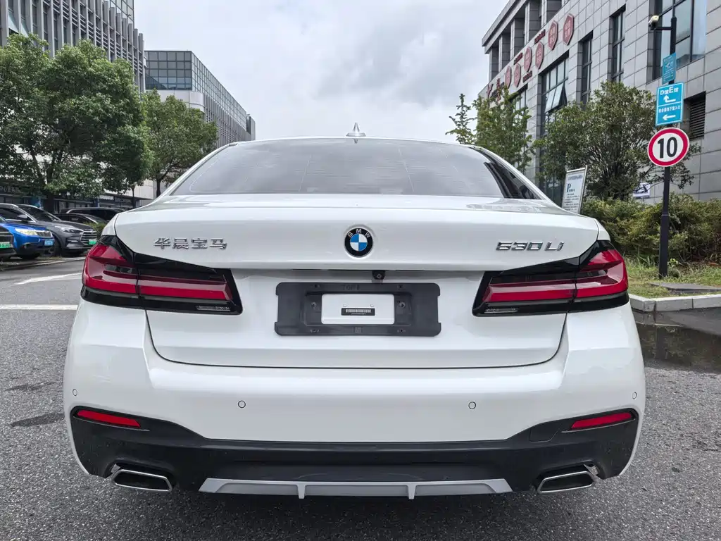 BMW 5 Series 2021 — фото 17