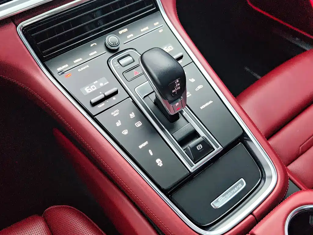 Porsche Panamera 2018 — фото 14