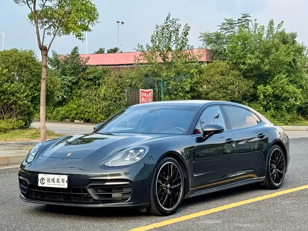 Porsche Panamera 2023