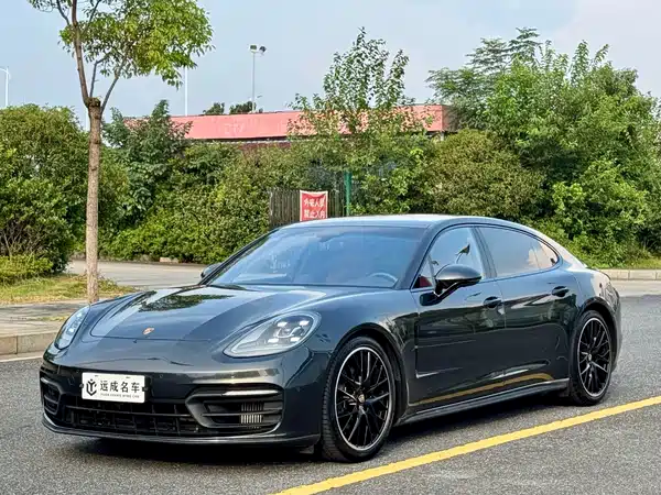 Porsche Panamera 2023