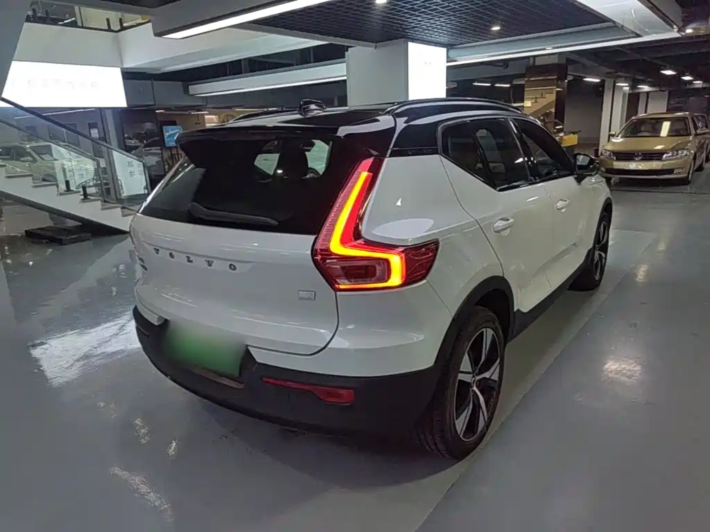 Volvo XC40 New Energy 2021 — фото 7