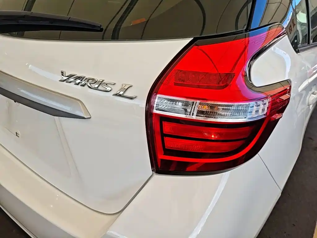 Toyota Yaris L 2017 — фото 8