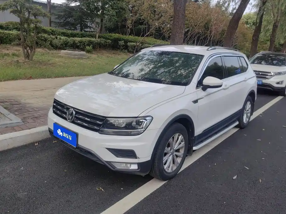 Volkswagen Tiguan L 2017 — фото 1