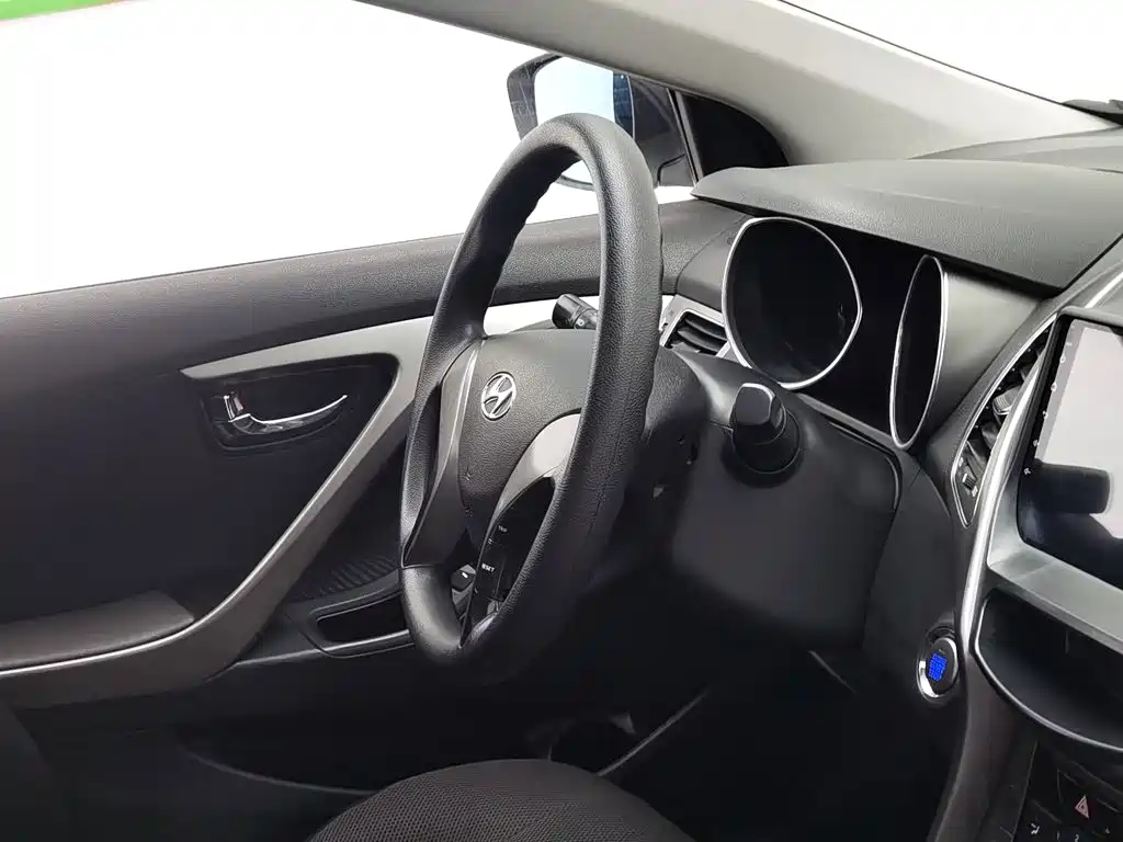 Hyundai Elantra 2014 — фото 22