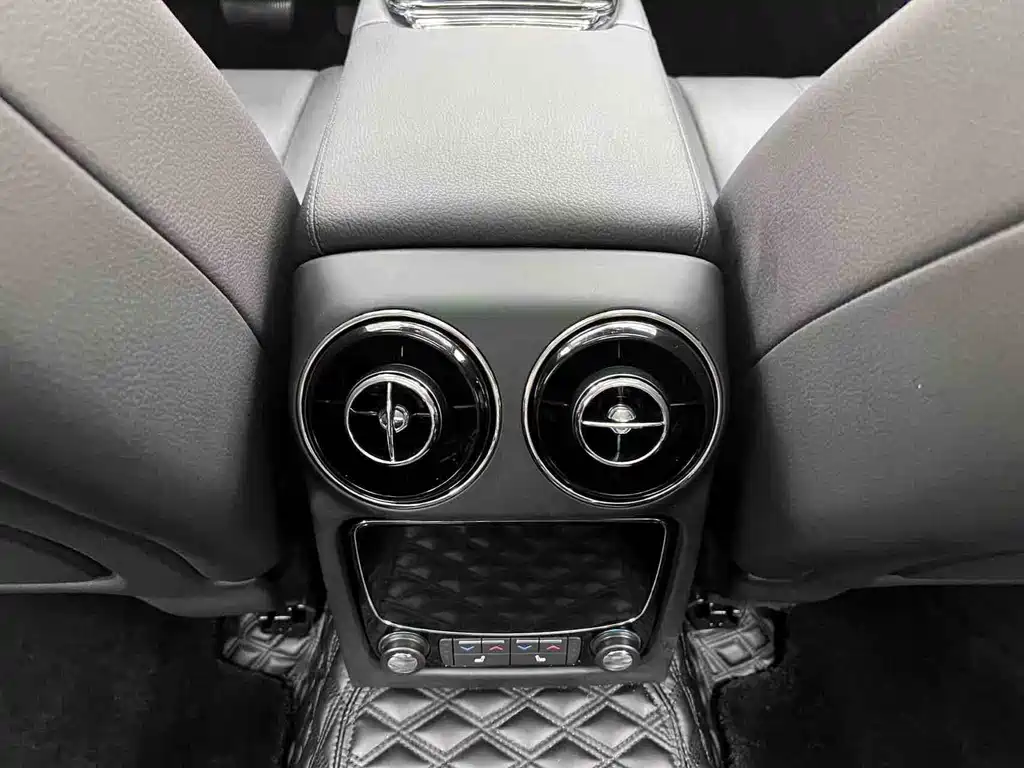 Jaguar XJ 2016 — фото 12
