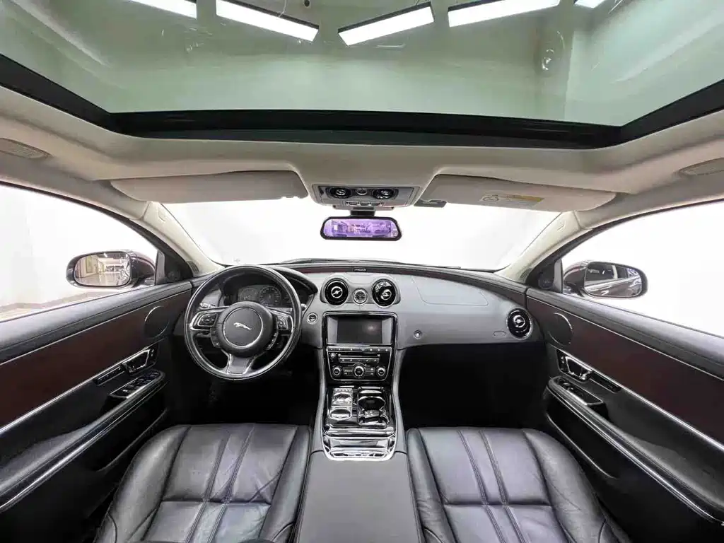 Jaguar XJ 2016 — фото 13