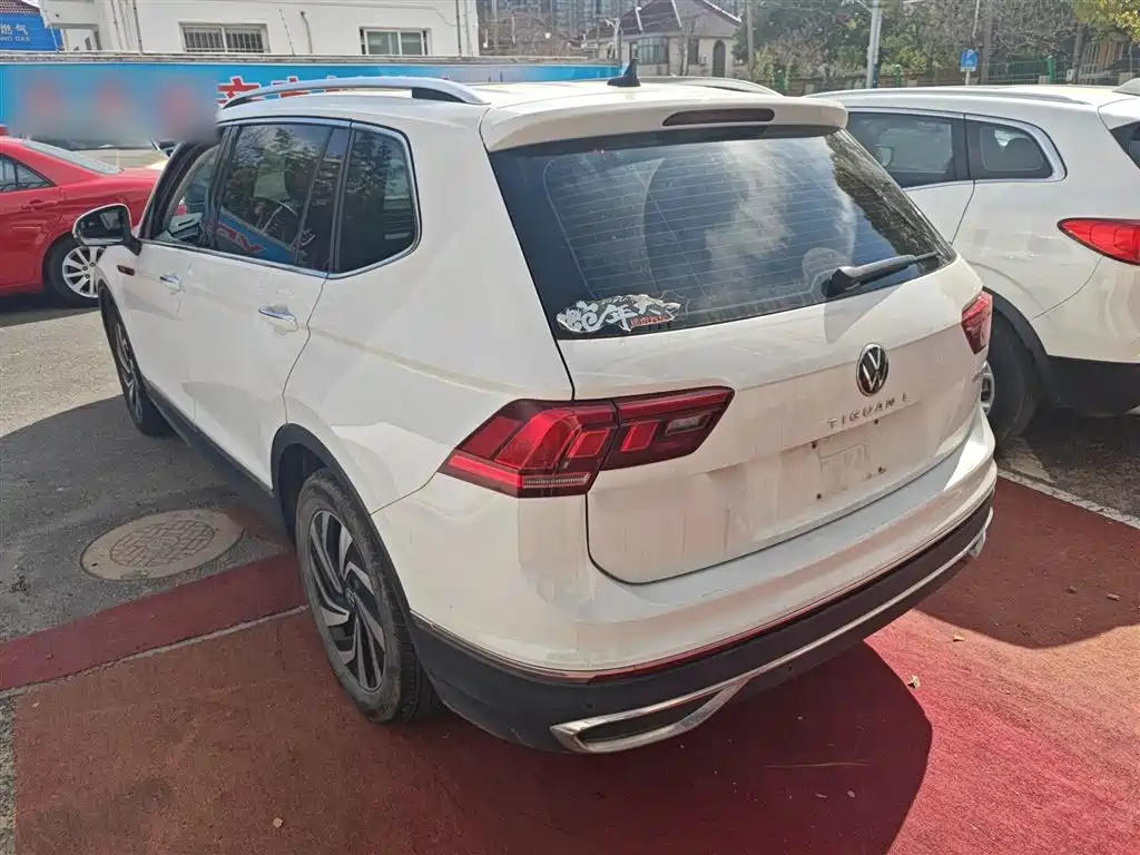 Volkswagen Tiguan L 2023 — фото 23