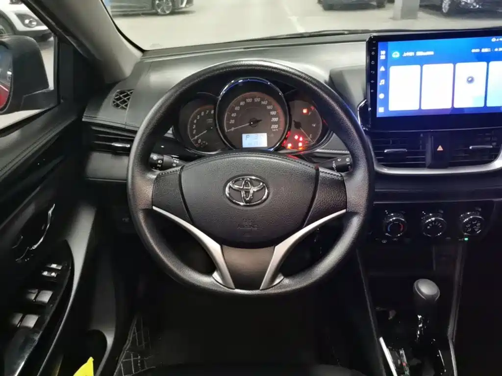 Toyota Yaris L 2021 — фото 17