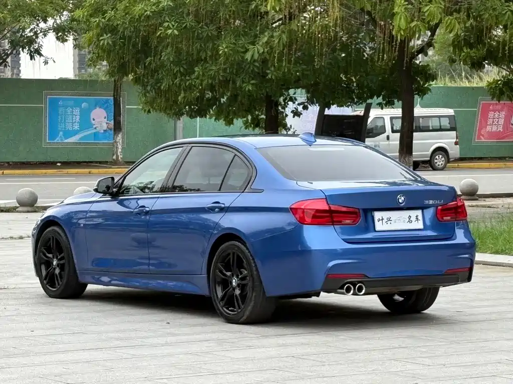 BMW 3 Series 2018 — фото 14