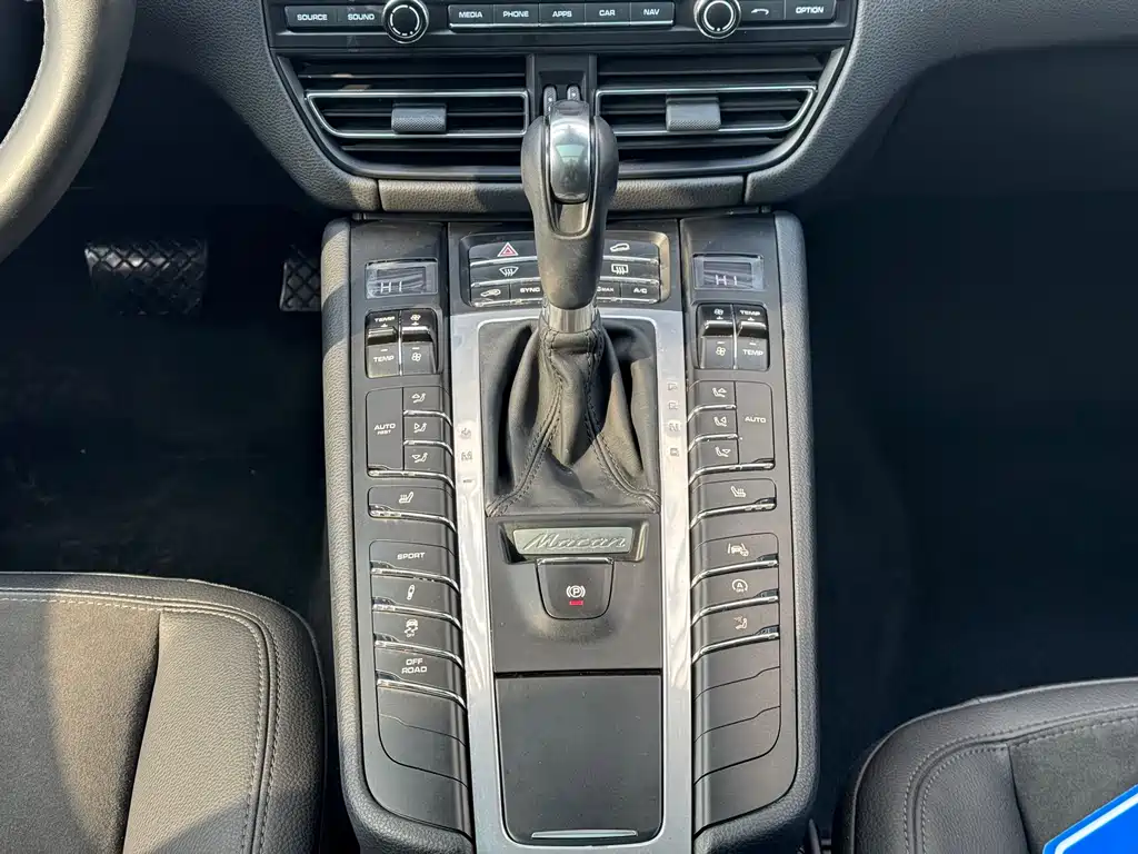 Porsche Macan 2021 — фото 16