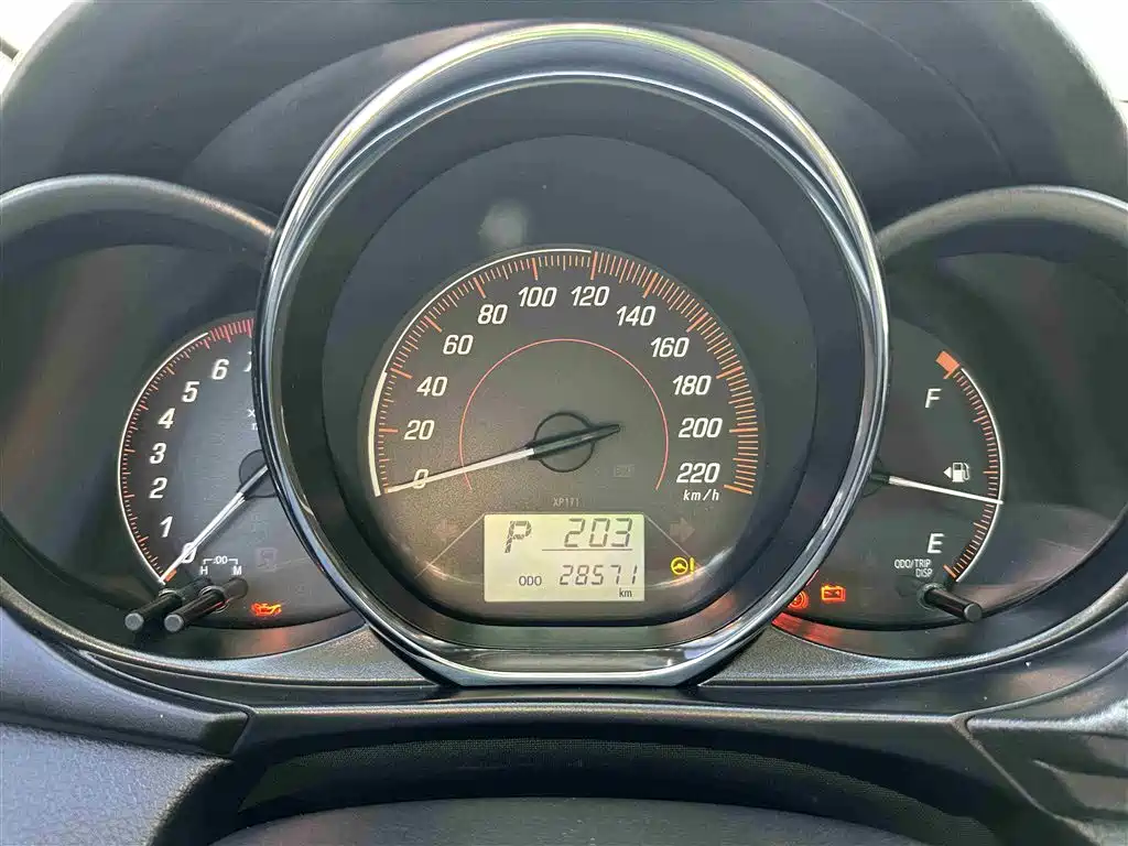 Toyota Yaris L 2021 — фото 4