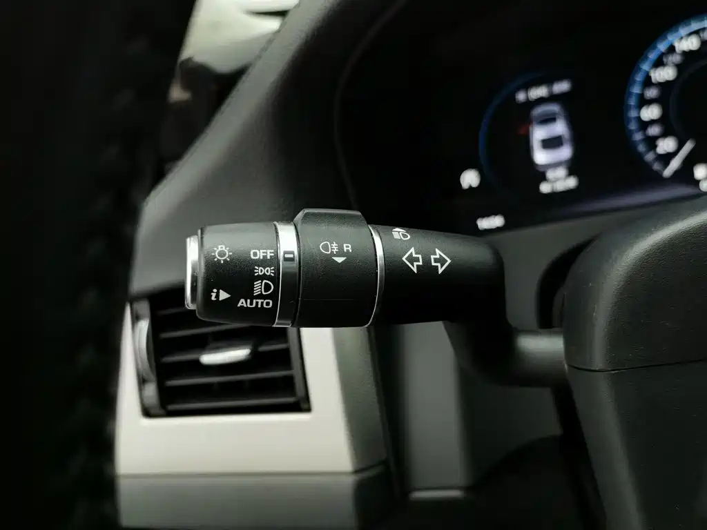 Jaguar XFL 2018 — фото 21