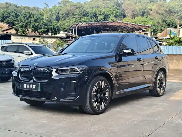 BMW iX3 2024