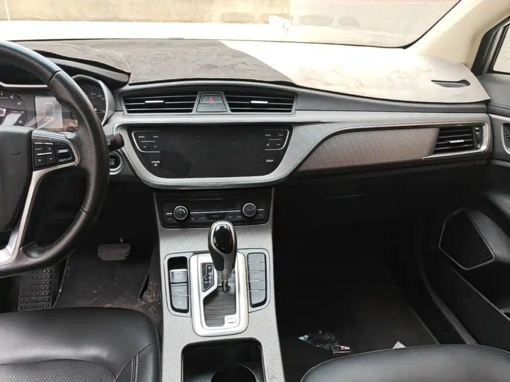Geely Emgrand GS 2018 — фото 13