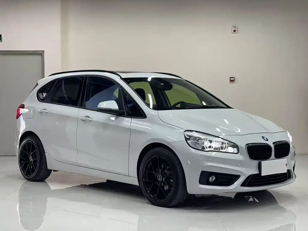 BMW 2 Series Active Tourer 2018 — фото 2