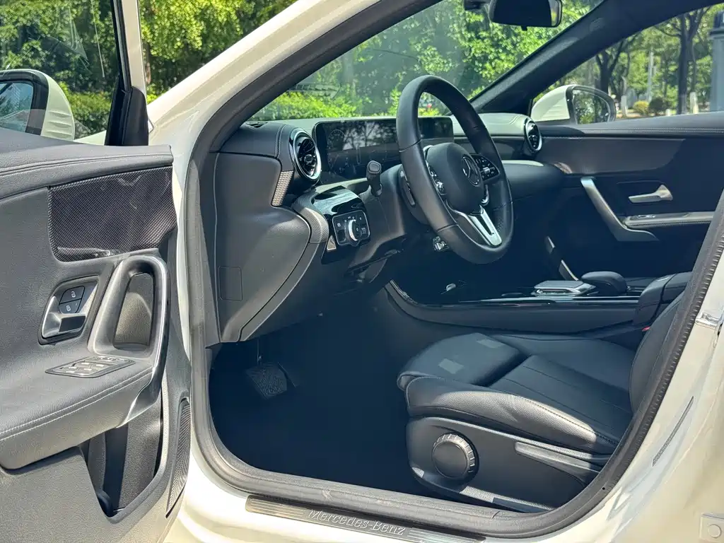 Mercedes-Benz A-Class 2023 — фото 12