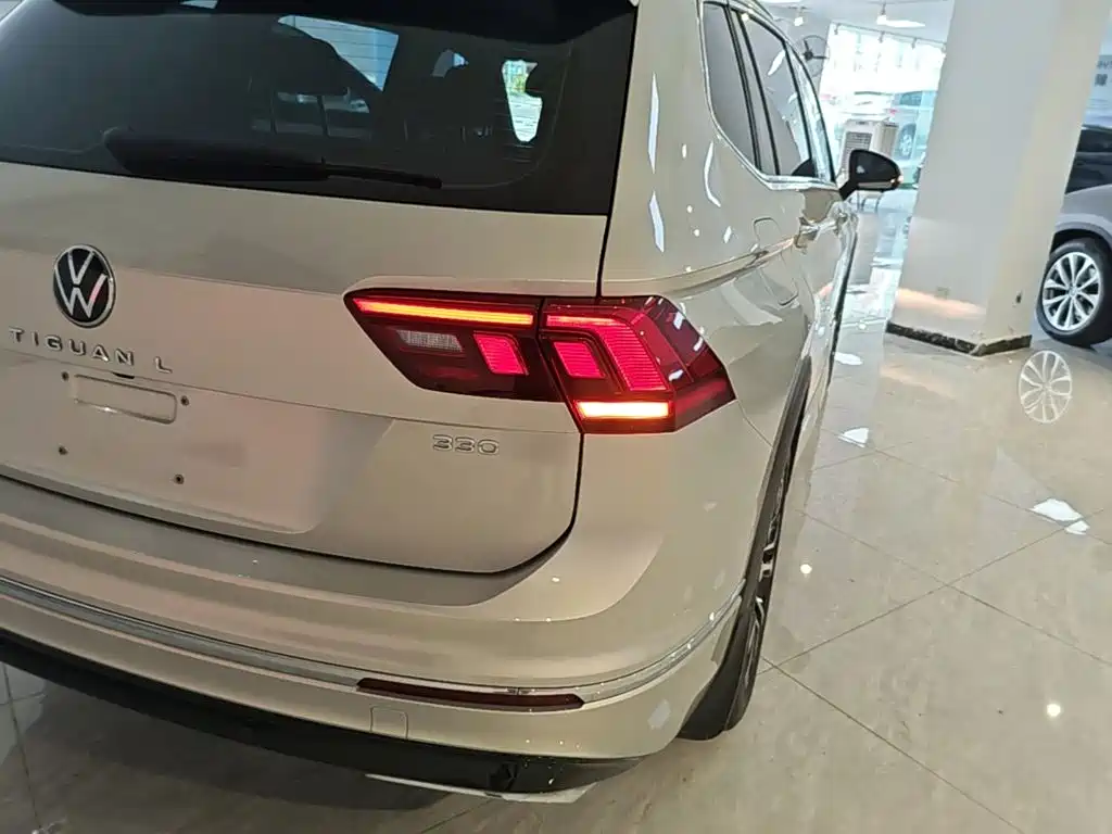 Volkswagen Tiguan L 2021 — фото 8