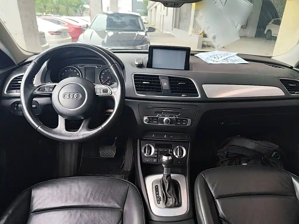 Audi Q3 2014 — фото 10