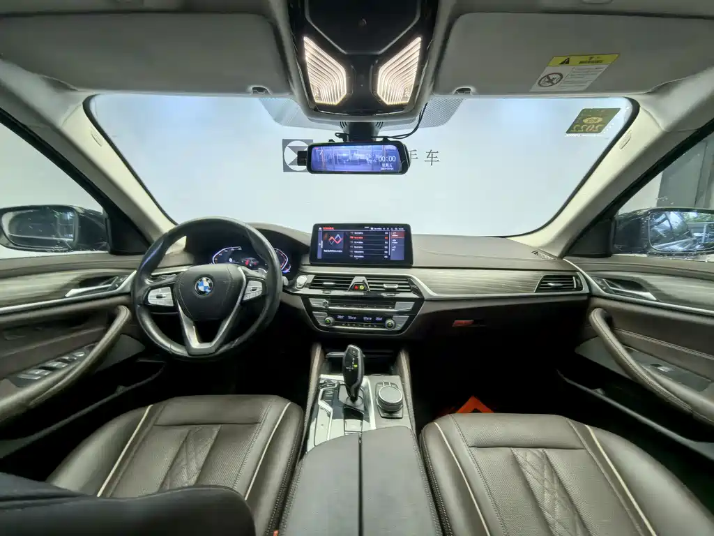 BMW 5 Series 2020 — фото 11