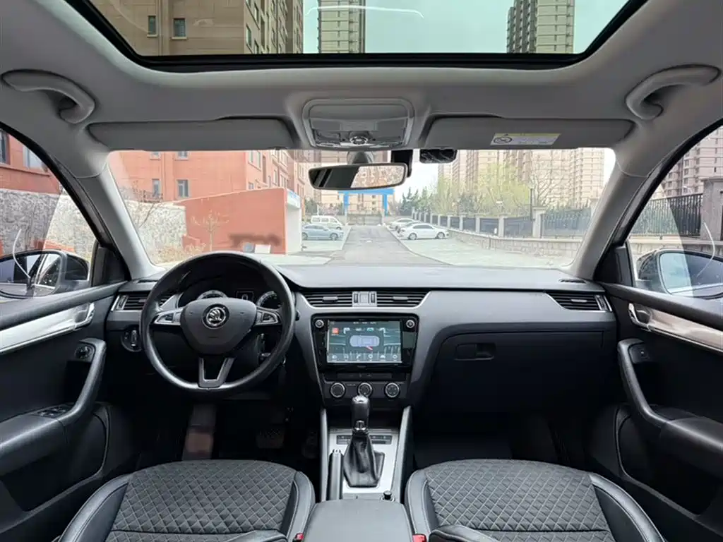 Skoda Octavia 2018 — фото 23
