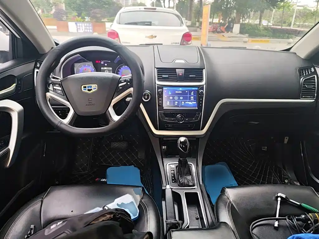 Geely Emgrand 2016 — фото 10