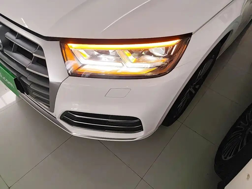 Audi Q5L 2020 — фото 24