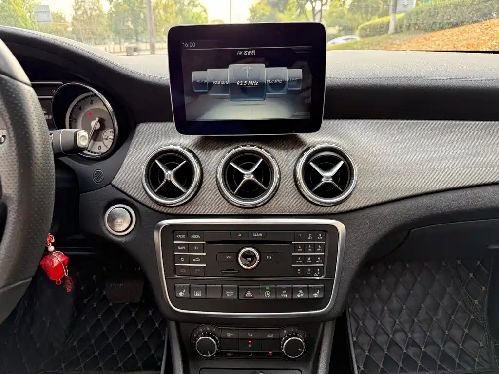 Mercedes-Benz GLA 2017 — фото 9
