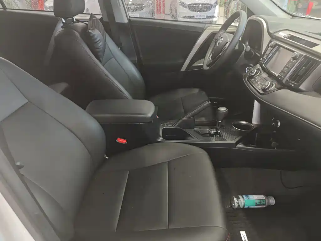 Toyota RAV4 2016 — фото 7