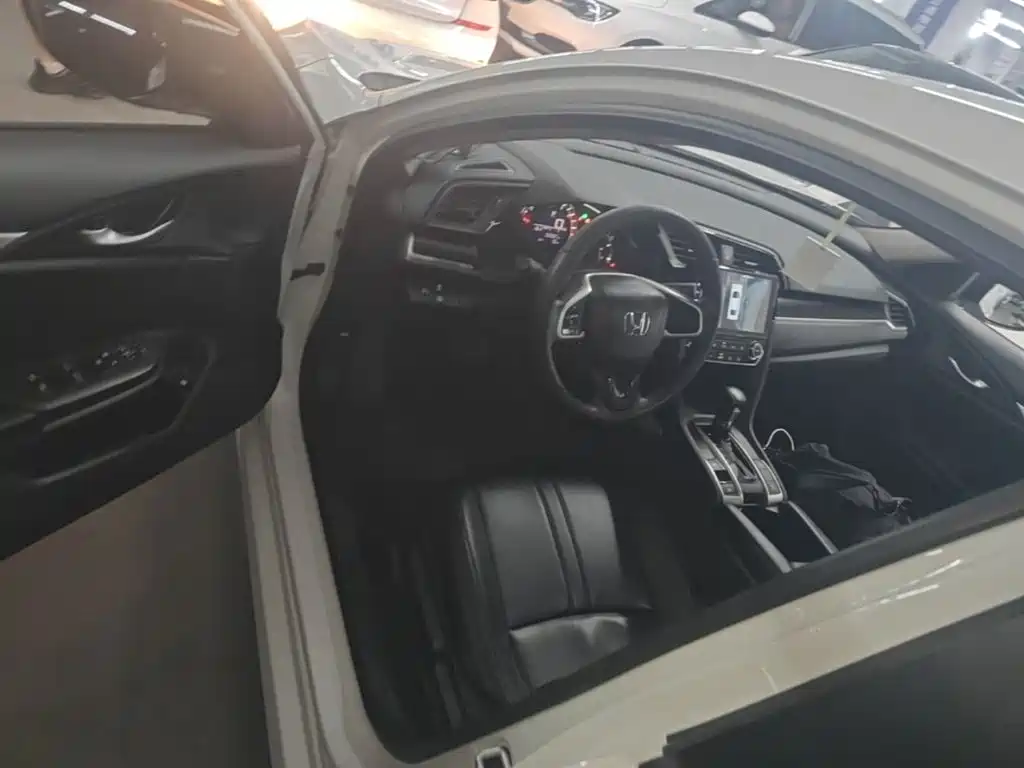 Honda Civic 2020 — фото 16