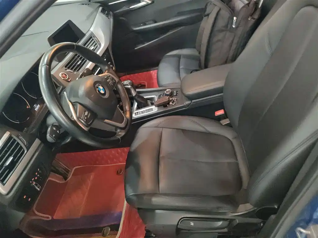BMW 1 Series 2018 — фото 15