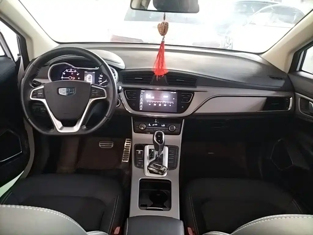 Geely Emgrand GS 2018 — фото 10