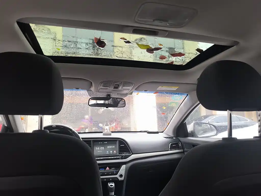 Hyundai Elantra 2018 — фото 13