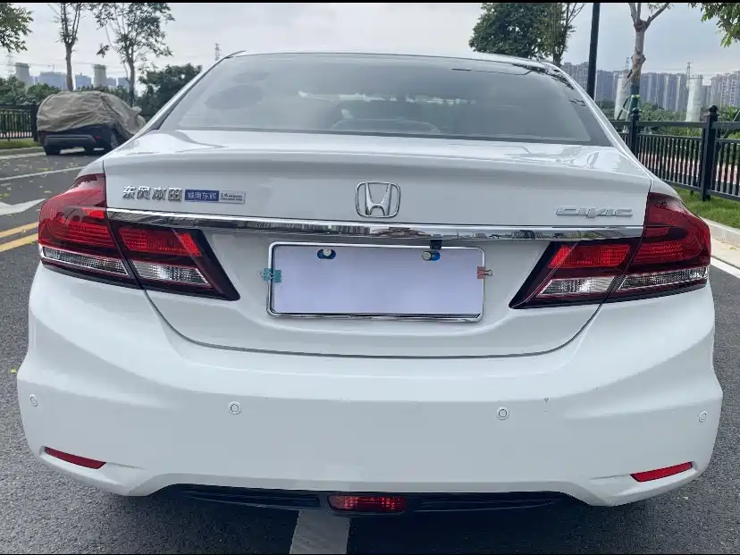 Honda Civic 2015 — фото 4