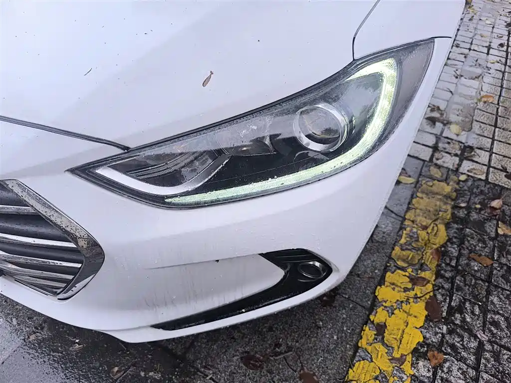 Hyundai Elantra 2018 — фото 17