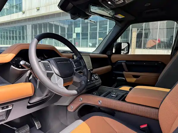 Land Rover Defender 2024