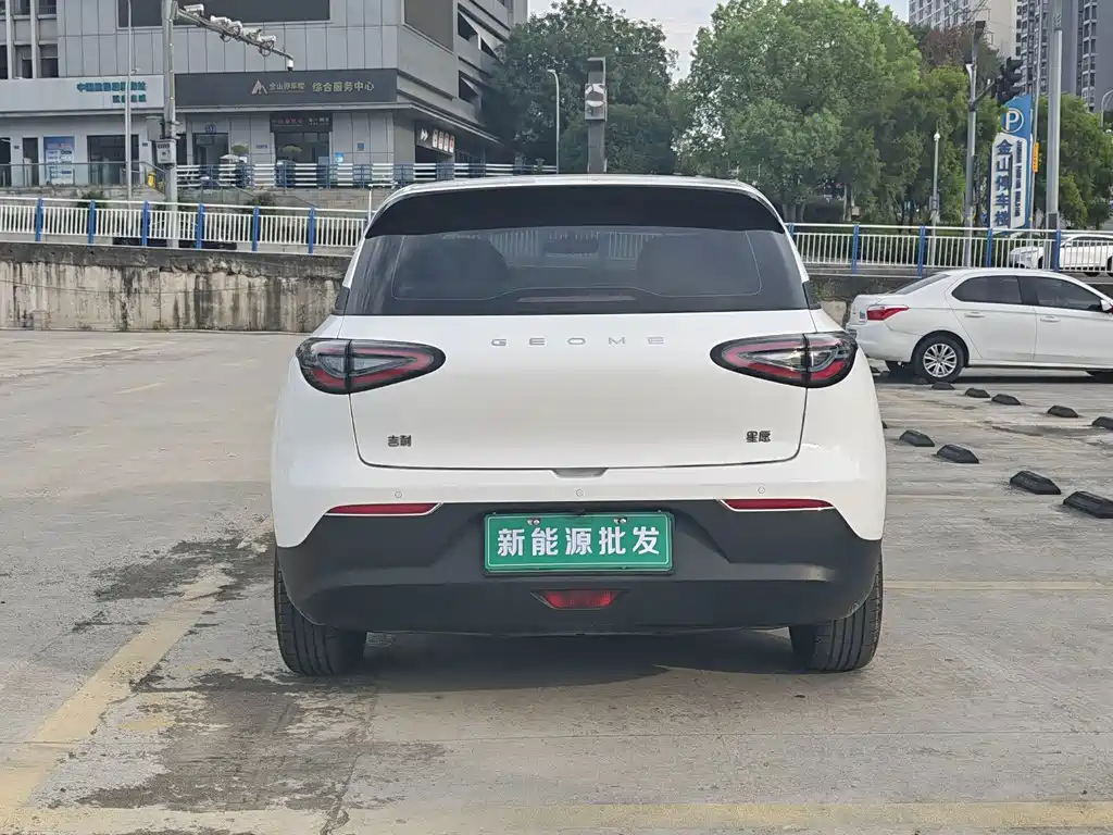 Geely Galaxy Starwish 2025 — фото 4