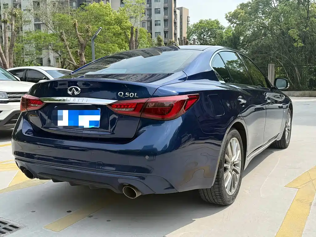 Infiniti Q50L 2018 — фото 17