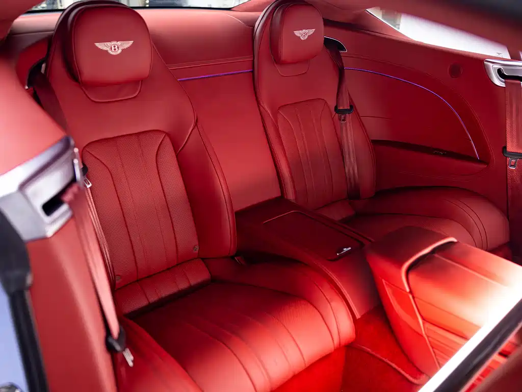 Bentley Continental 2023 — фото 15