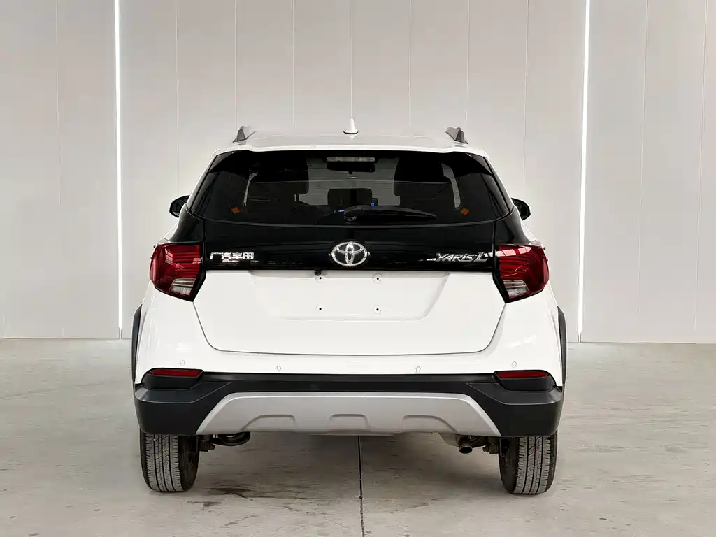 Toyota Yaris L 2022