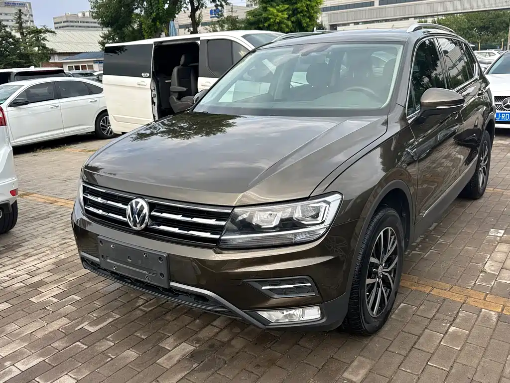 Volkswagen Tiguan L 2018 — фото 1