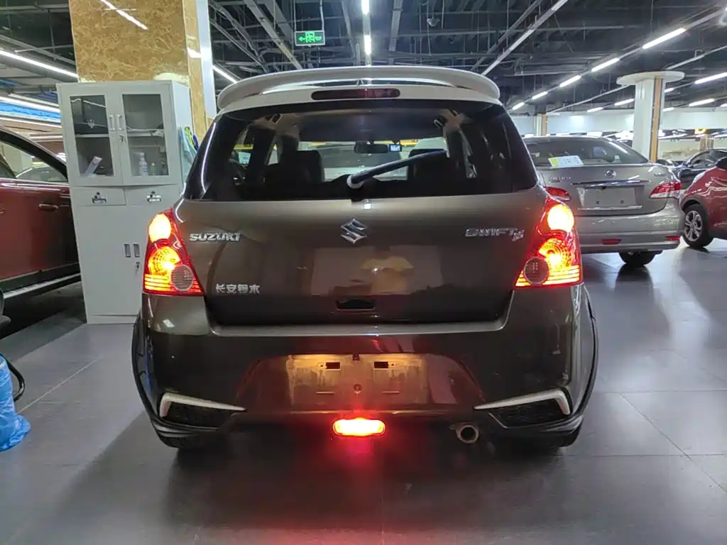 Suzuki Swift 2015 — фото 6