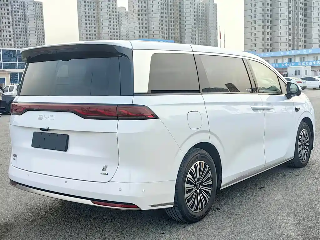 BYD Xia 2025 — фото 6