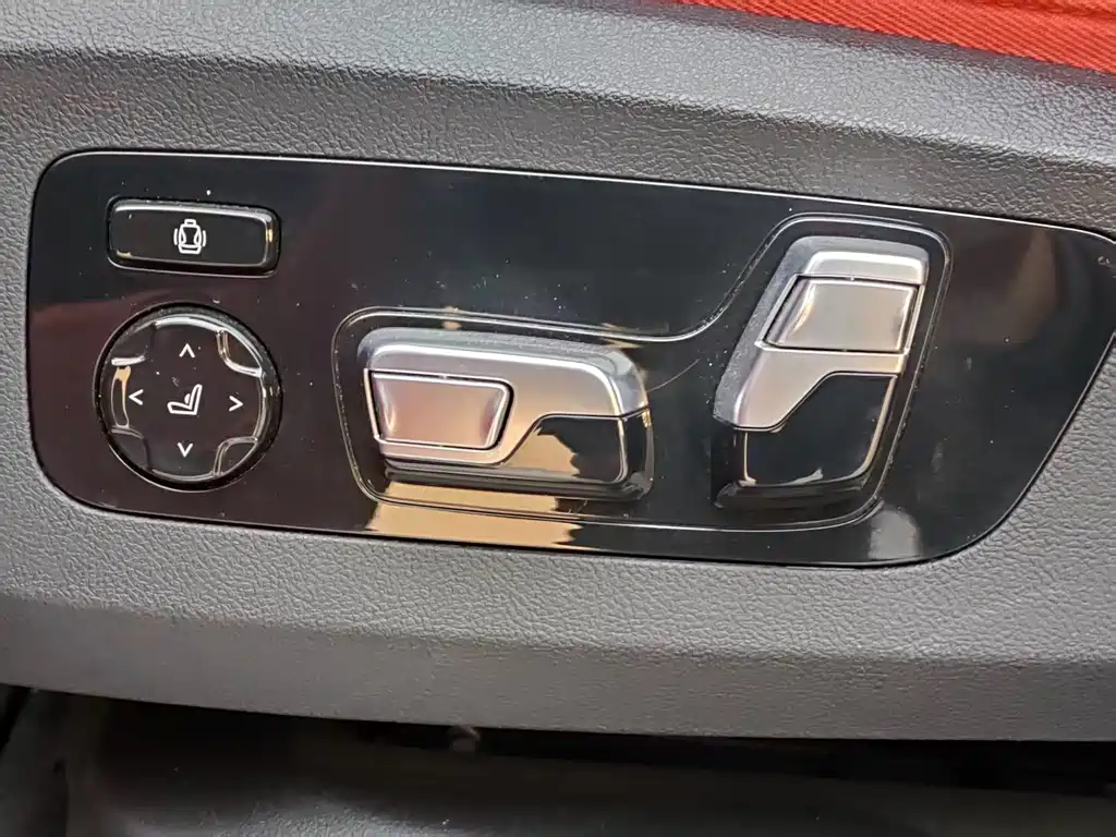 BMW XM 2024 — фото 11