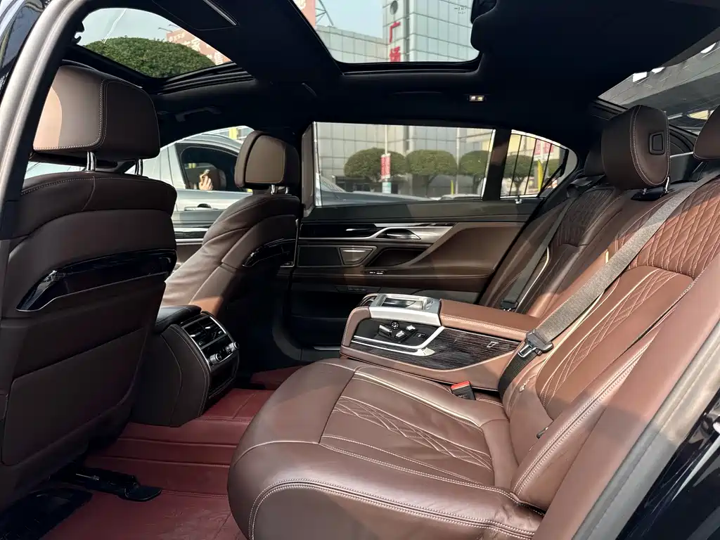 BMW 7 Series 2021 — фото 18