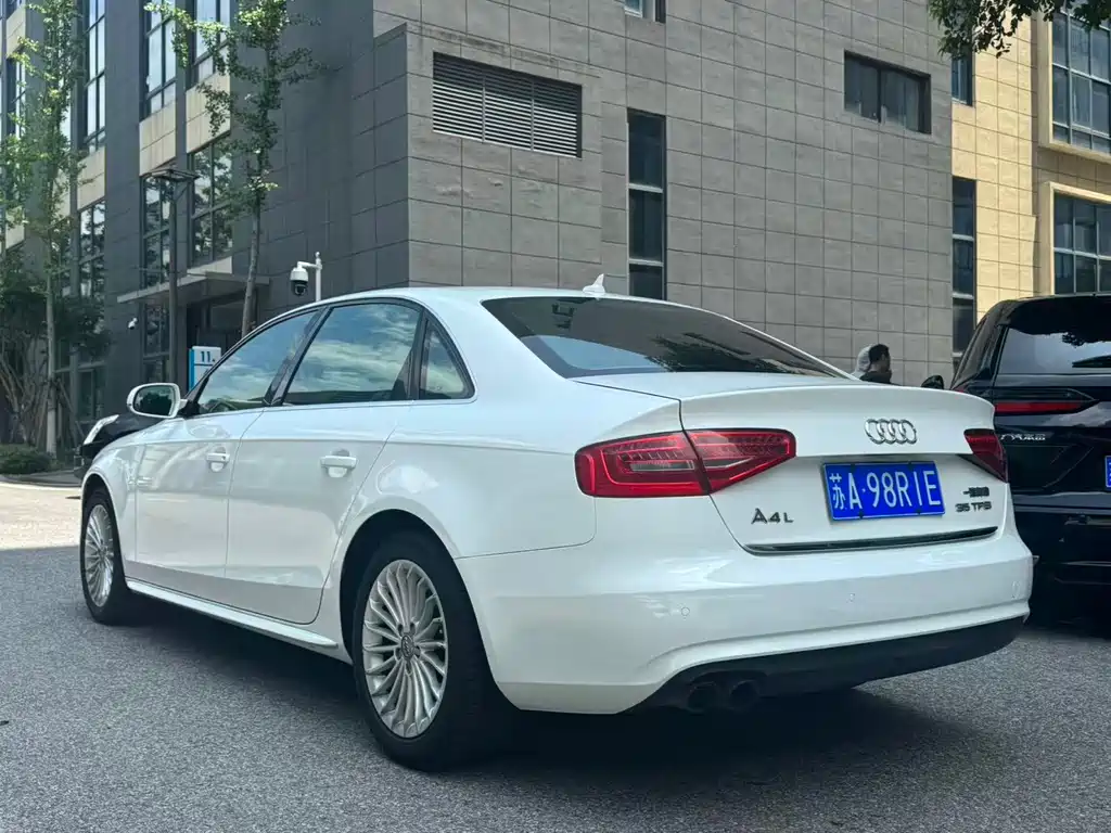 Audi A4L 2012
